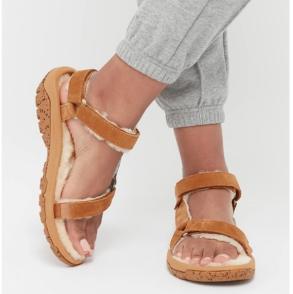 Teva Hurricane Shearling Sandals *FINAL PRICE* - Picture 11 of 11